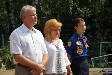 В Красноярске состоялось открытие и освящение памятника красноярскому летчику