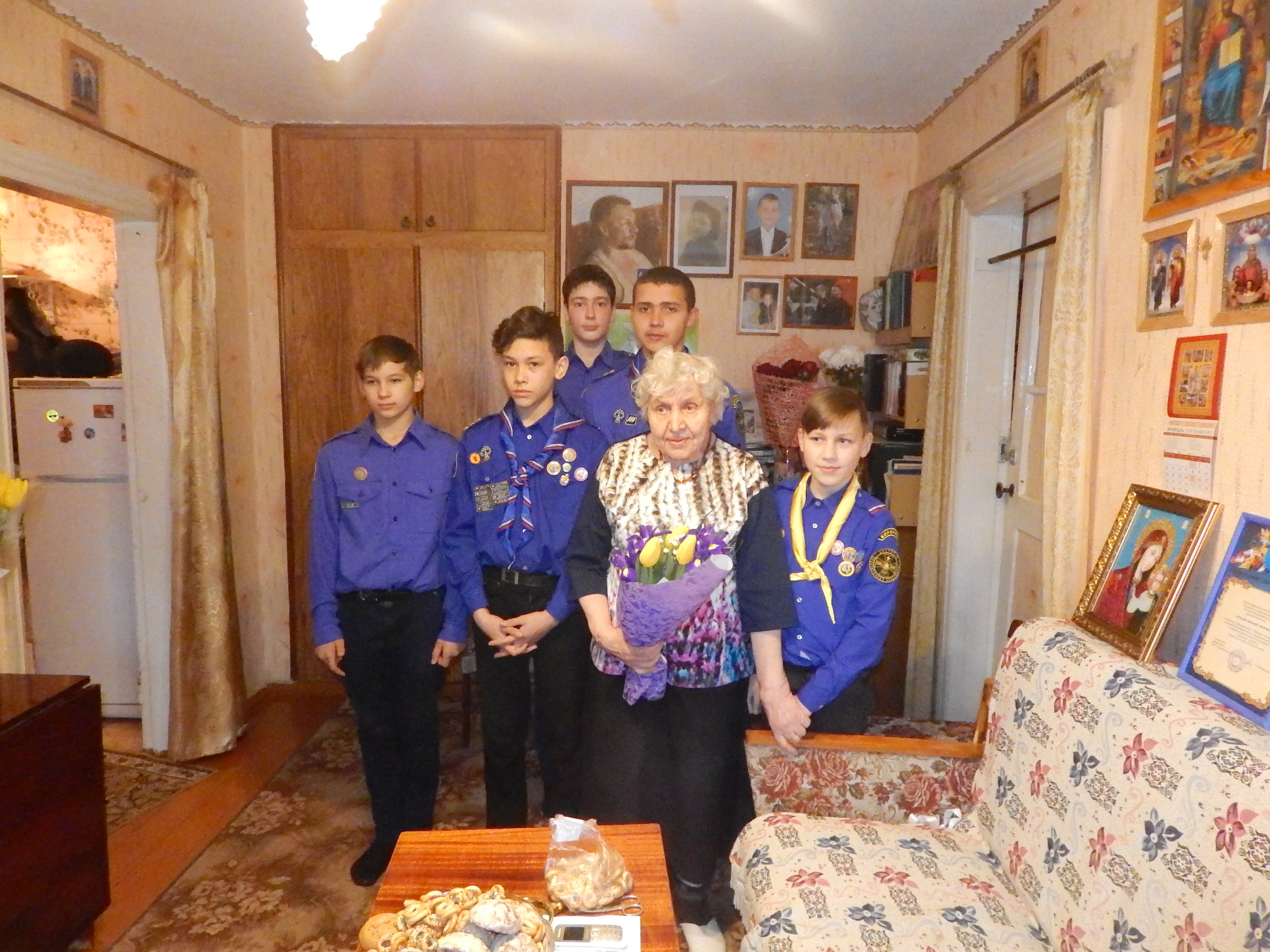 Следопыты Кореновского отделения БПС поздравили с 90-летним юбилеем прихожанку храма